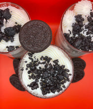 Load image into Gallery viewer, Cookies n&#39; Cream Soy Candle 8oz
